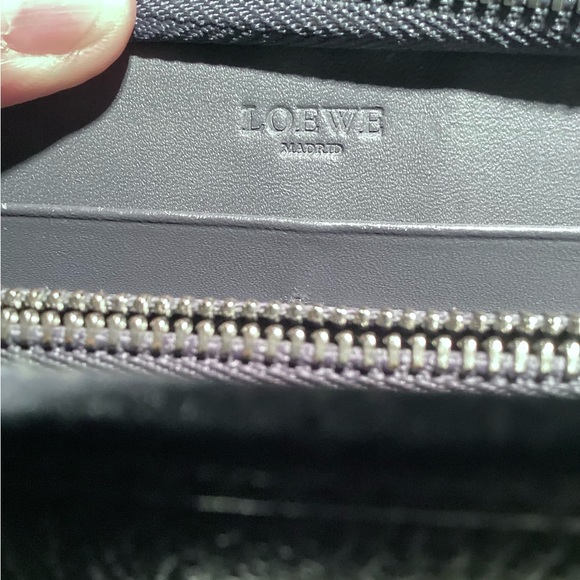 LOEWE Long Wallet Anagram Logo Cadena Blue Leather Zip Closure Pristine - Picture 14 of 16